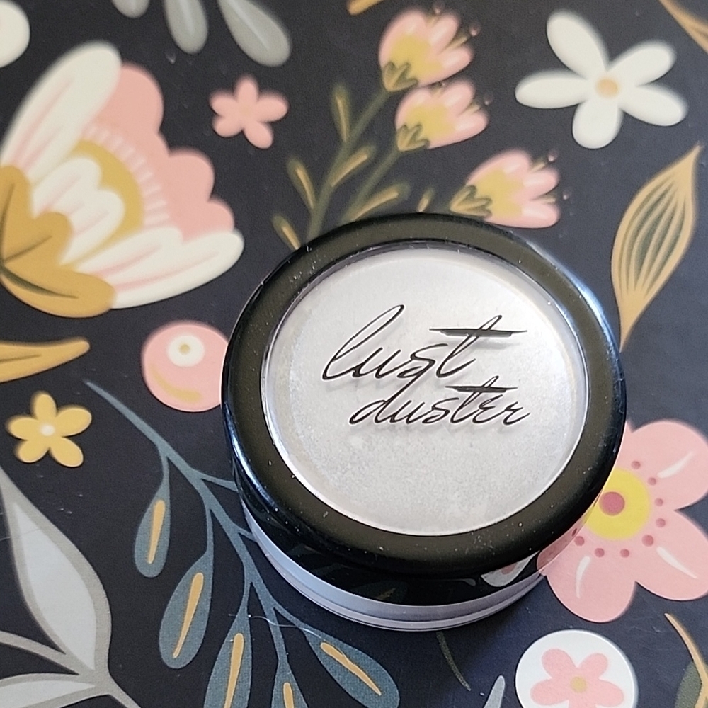Shimmer Powder By Lust Duster By Benefit  Silver/white Discontinued Hard To Find
